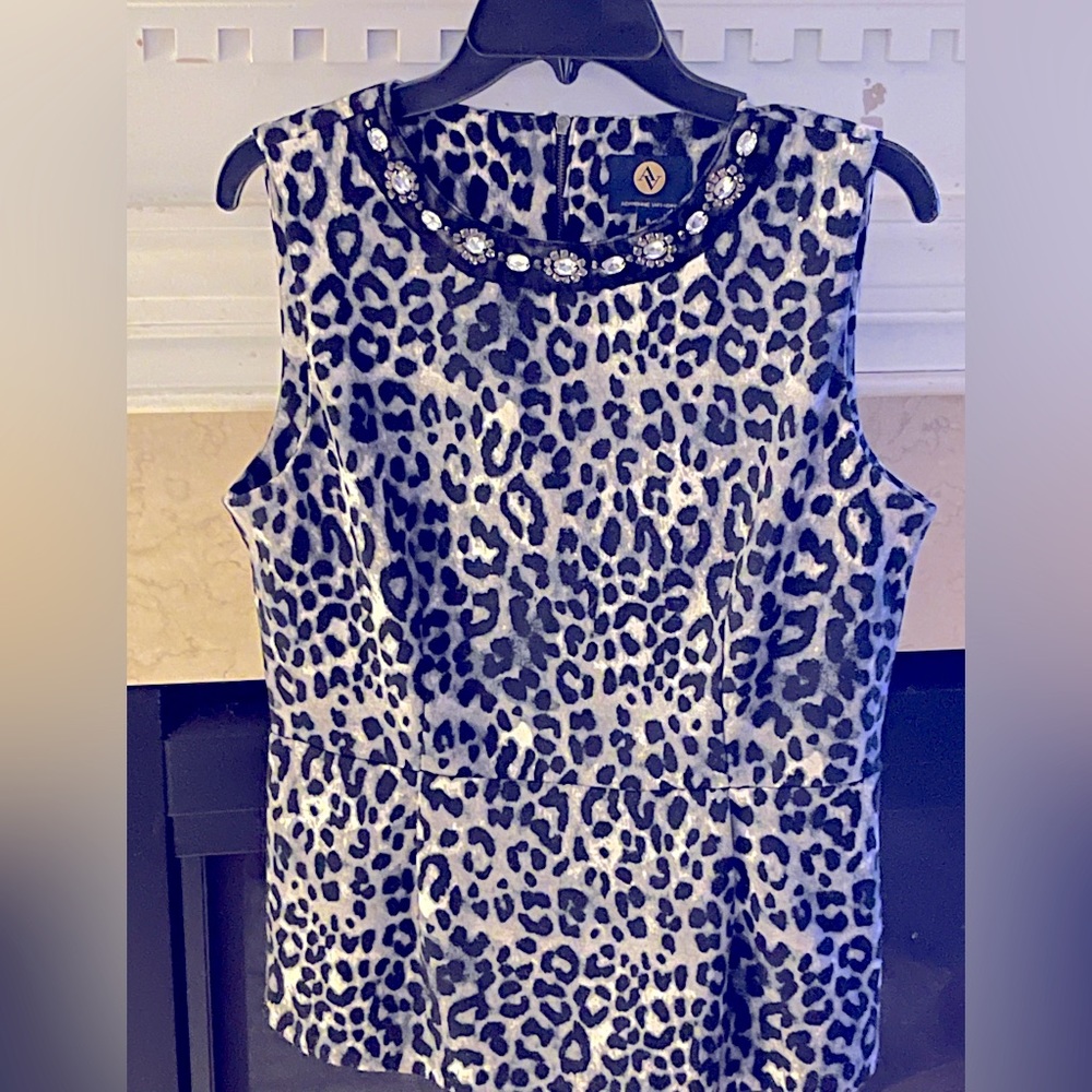 Very beautiful fairly used blouse.